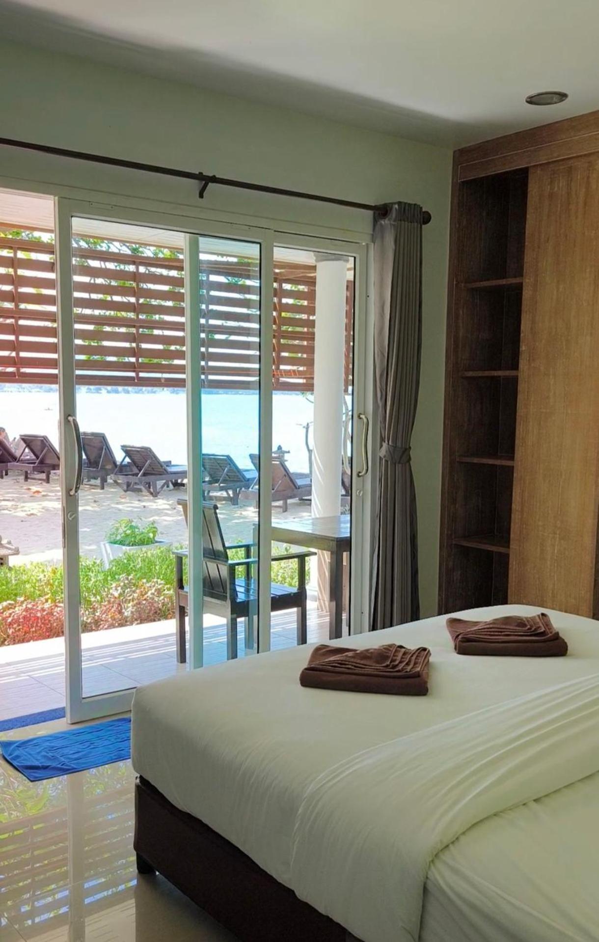 Maenam Villa Hotel Mae Nam Exterior photo